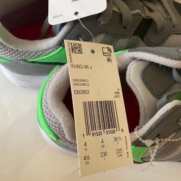 New Adidas Originals Yung-96 J Athletic Sneakers Size 4.5 Shoes - Picture 3 of 6